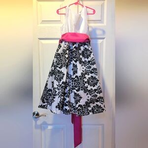 Beautiful girls size 5/6 dress, black & white with Hot Pink Belt.